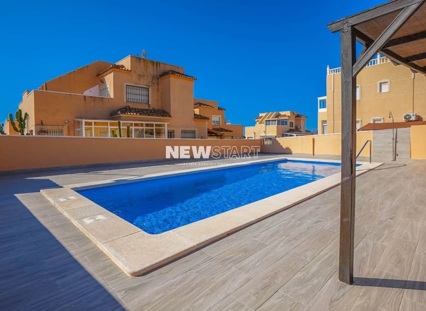 2 Zimmer Doppelhaus zu verkaufen in La Marina mit Pool - 164.999 € (Ref: 9598108)