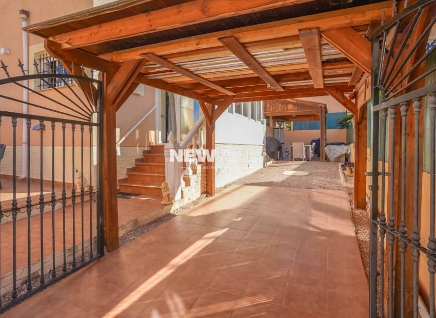 2 Zimmer Doppelhaus zu verkaufen in La Marina mit Pool - 164.999 € (Ref: 9598108)