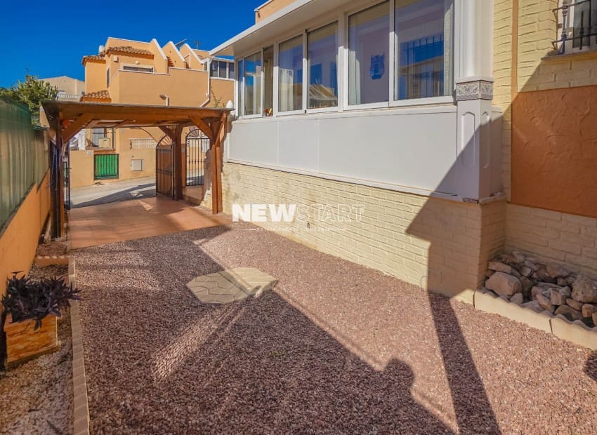 2 Zimmer Doppelhaus zu verkaufen in La Marina mit Pool - 164.999 € (Ref: 9598108)