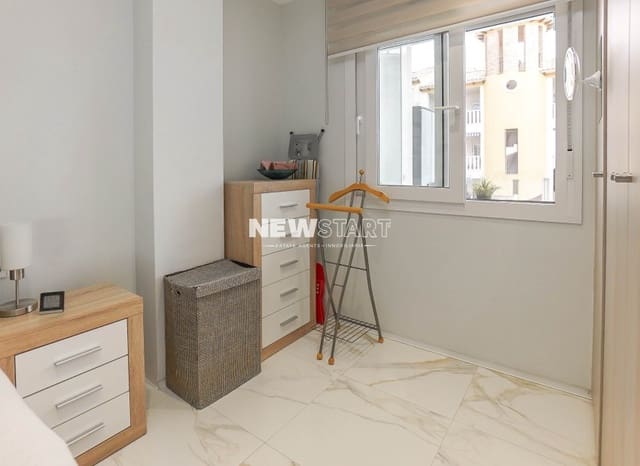 Apartamento de 2 habitaciones en La Marina, Elche / Elx en venta con piscina garaje - 249.000 € (Ref: 9603340)
