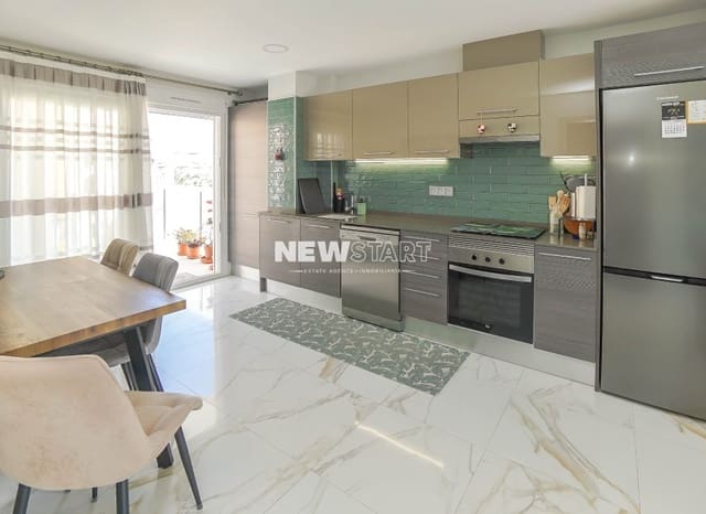 Apartamento de 2 habitaciones en La Marina, Elche / Elx en venta con piscina garaje - 249.000 € (Ref: 9603340)