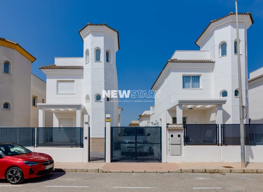 3 slaapkamer Villa te koop in San Fulgencio met zwembad - € 275.000 (Ref: 9618612)