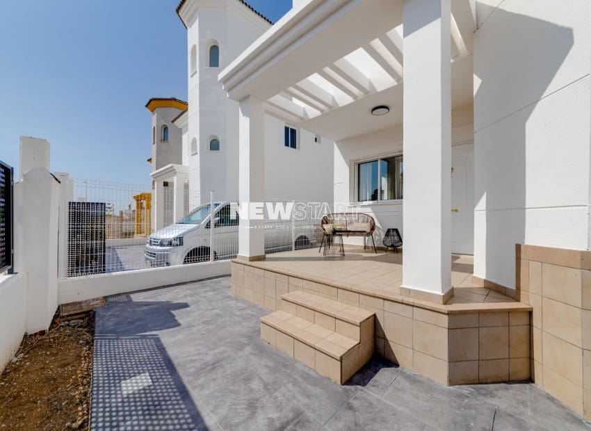 3 slaapkamer Villa te koop in San Fulgencio met zwembad - € 275.000 (Ref: 9618612)