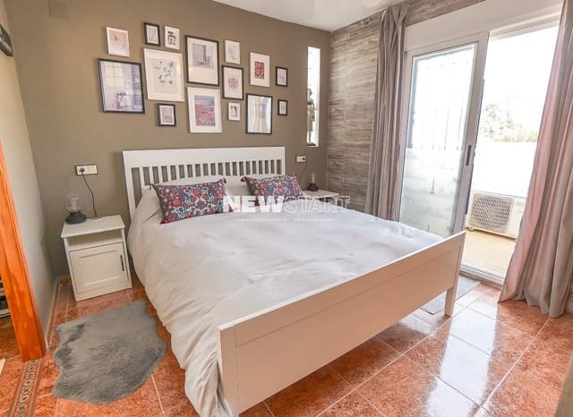 2 soverom Rekkehus til salgs i La Marina, Elche / Elx med svømmebasseng - € 220 000 (Ref: 9679132)