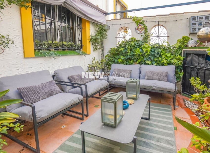 2 soverom Rekkehus til salgs i La Marina med svømmebasseng - € 220 000 (Ref: 9679132)