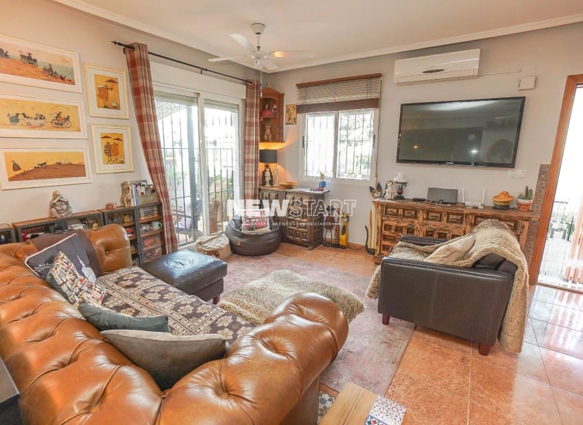 2 soverom Rekkehus til salgs i La Marina med svømmebasseng - € 220 000 (Ref: 9679132)