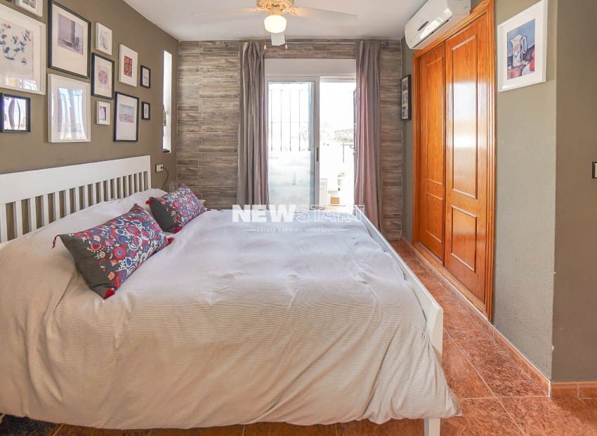 2 soverom Rekkehus til salgs i La Marina med svømmebasseng - € 220 000 (Ref: 9679132)