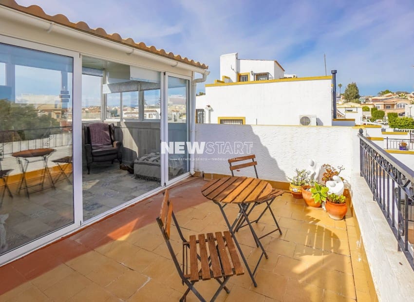 2 soverom Rekkehus til salgs i La Marina med svømmebasseng - € 220 000 (Ref: 9679132)