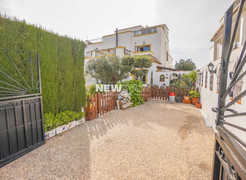 2 soverom Rekkehus til salgs i La Marina med svømmebasseng - € 220 000 (Ref: 9679132)