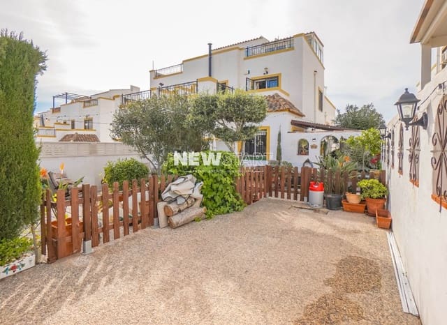 2 soverom Rekkehus til salgs i La Marina, Elche / Elx med svømmebasseng - € 220 000 (Ref: 9679132)