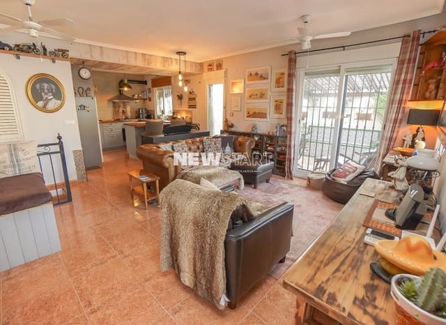 2 soverom Rekkehus til salgs i La Marina, Elche / Elx med svømmebasseng - € 220 000 (Ref: 9679132)