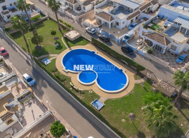 2 soverom Rekkehus til salgs i La Marina, Elche / Elx med svømmebasseng - € 220 000 (Ref: 9679132)