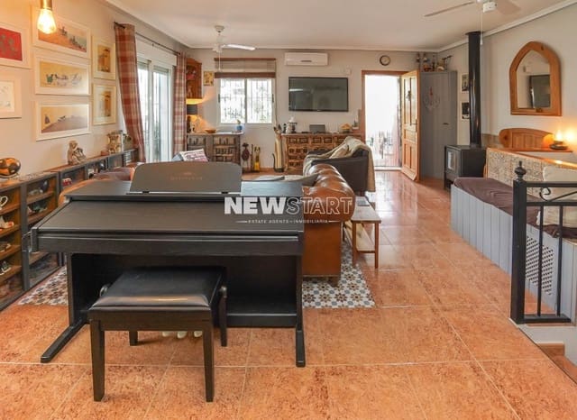 2 soverom Rekkehus til salgs i La Marina, Elche / Elx med svømmebasseng - € 220 000 (Ref: 9679132)