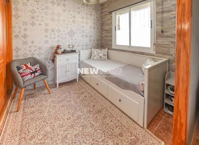 2 soverom Rekkehus til salgs i La Marina, Elche / Elx med svømmebasseng - € 220 000 (Ref: 9679132)