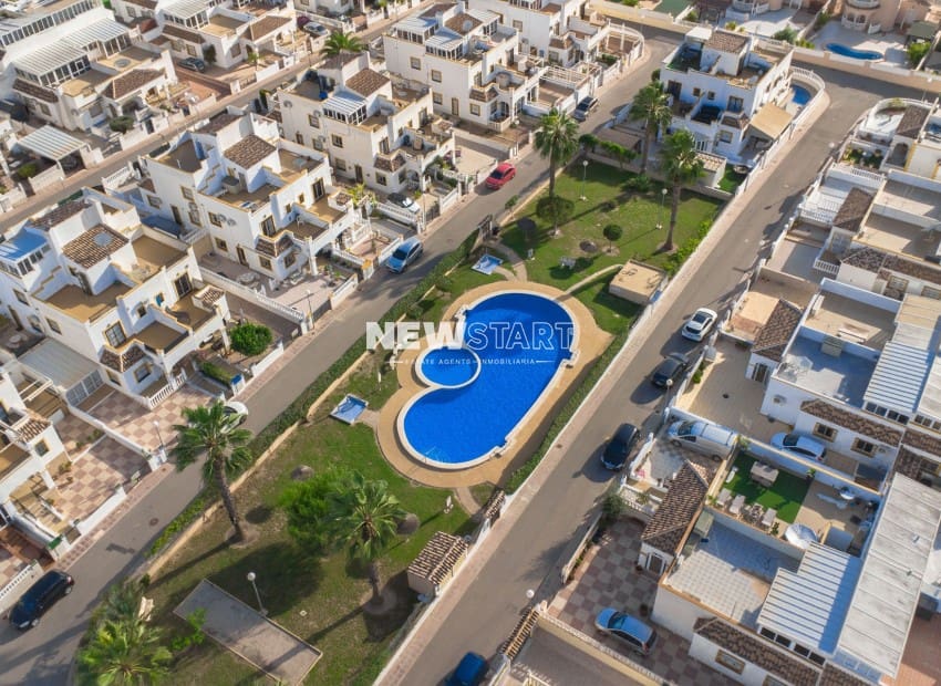 2 soverom Rekkehus til salgs i La Marina med svømmebasseng - € 220 000 (Ref: 9679132)