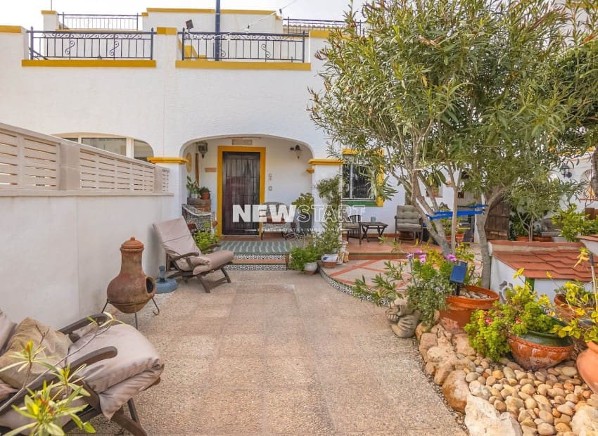 2 soverom Rekkehus til salgs i La Marina med svømmebasseng - € 220 000 (Ref: 9679132)