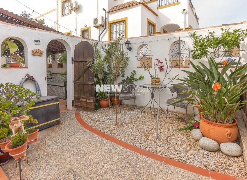 2 soverom Rekkehus til salgs i La Marina med svømmebasseng - € 220 000 (Ref: 9679132)