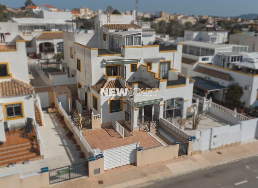 3 soveværelse Villa til salg i San Fulgencio med swimmingpool - € 185.000 (Ref: 9733899)