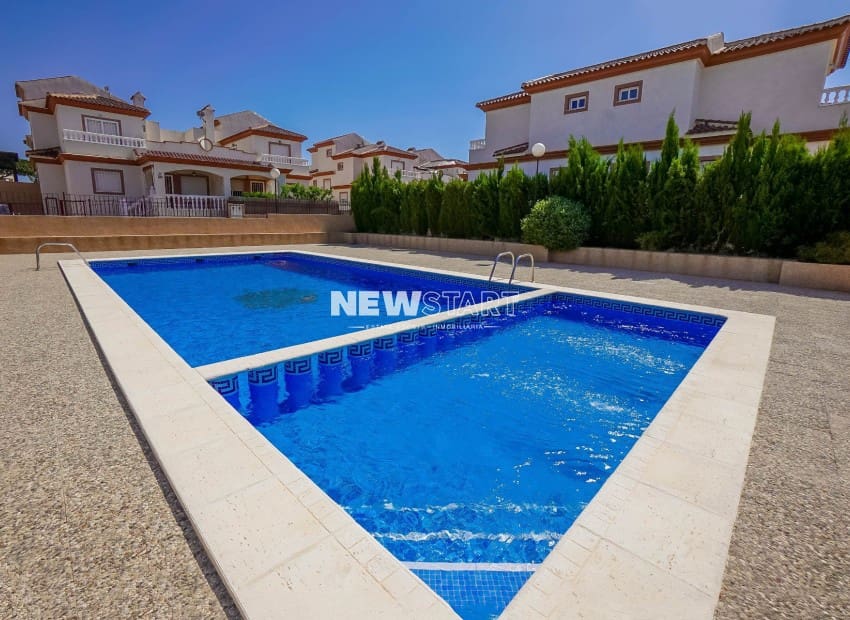 Chalet de 3 habitaciones en La Marina en venta con piscina garaje - 184.900 € (Ref: 9733900)