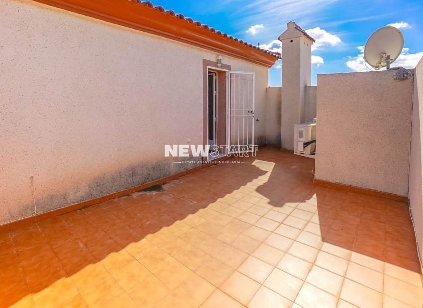 Chalet de 3 habitaciones en La Marina en venta con piscina garaje - 184.900 € (Ref: 9733900)