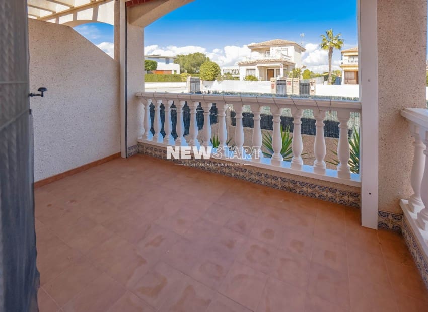 Chalet de 3 habitaciones en La Marina en venta con piscina garaje - 184.900 € (Ref: 9733900)