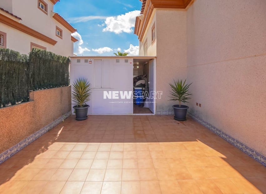 Chalet de 3 habitaciones en La Marina en venta con piscina garaje - 184.900 € (Ref: 9733900)