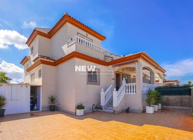 Chalet de 3 habitaciones en La Marina, Elche / Elx en venta con piscina garaje - 184.900 € (Ref: 9733900)