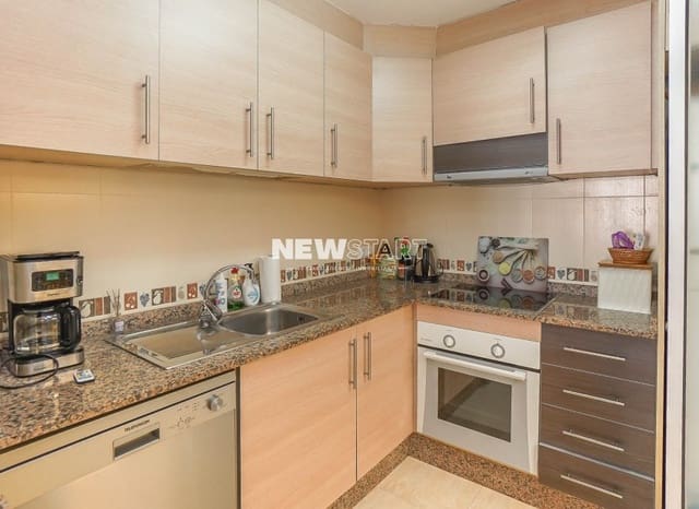 Chalet de 3 habitaciones en La Marina, Elche / Elx en venta con piscina garaje - 184.900 € (Ref: 9733900)