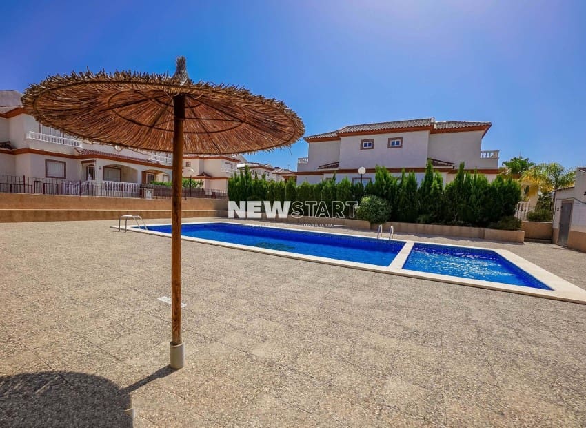 Chalet de 3 habitaciones en La Marina en venta con piscina garaje - 184.900 € (Ref: 9733900)