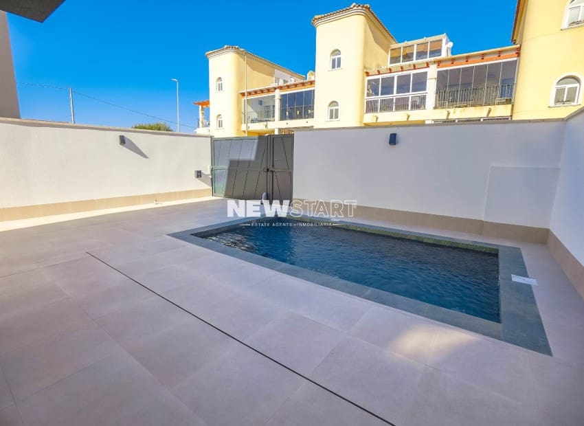 3 makuuhuone Paritalo myytävänä paikassa Formentera del Segura mukana uima-altaan - 359 900 € (Ref: 9757785)