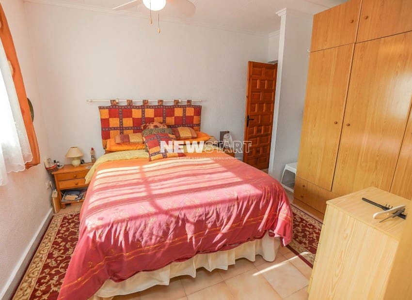 2 makuuhuone Huvila myytävänä paikassa La Marina mukana 
autotalli - 199 950 € (Ref: 9761496)