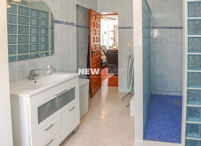 2 makuuhuone Huvila myytävänä paikassa La Marina mukana 
autotalli - 199 950 € (Ref: 9761496)