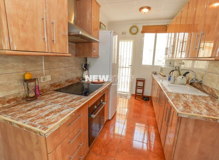 2 makuuhuone Huvila myytävänä paikassa La Marina mukana 
autotalli - 199 950 € (Ref: 9761496)