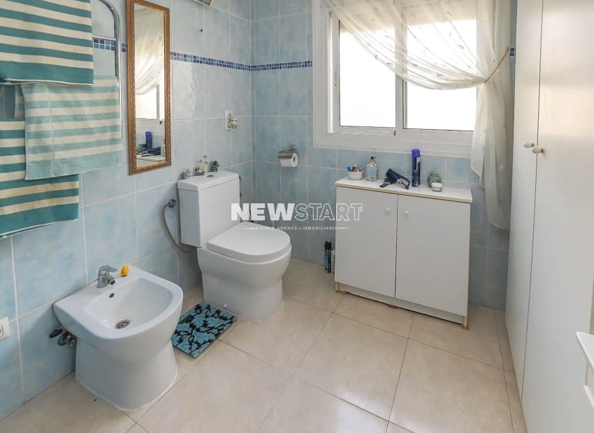 2 makuuhuone Huvila myytävänä paikassa La Marina mukana 
autotalli - 199 950 € (Ref: 9761496)