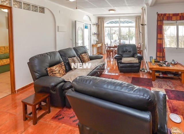 2 makuuhuone Huvila myytävänä paikassa La Marina, Elche / Elx mukana 
autotalli - 199 950 € (Ref: 9761496)