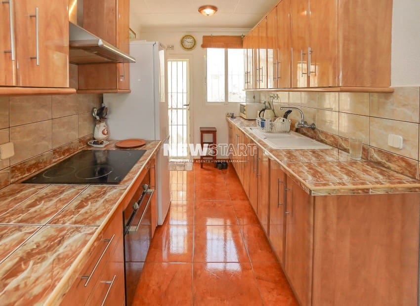 2 makuuhuone Huvila myytävänä paikassa La Marina mukana 
autotalli - 199 950 € (Ref: 9761496)