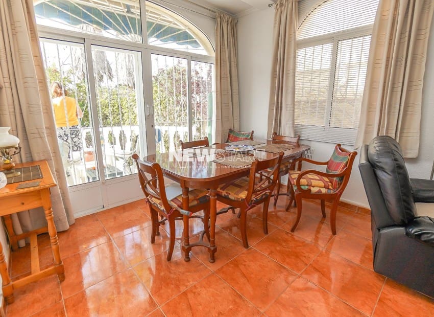 2 makuuhuone Huvila myytävänä paikassa La Marina mukana 
autotalli - 199 950 € (Ref: 9761496)