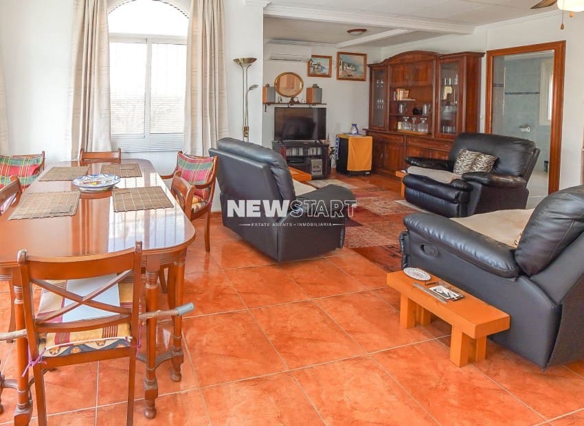 2 makuuhuone Huvila myytävänä paikassa La Marina mukana 
autotalli - 199 950 € (Ref: 9761496)