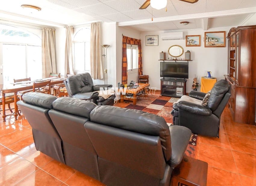 2 makuuhuone Huvila myytävänä paikassa La Marina mukana 
autotalli - 199 950 € (Ref: 9761496)