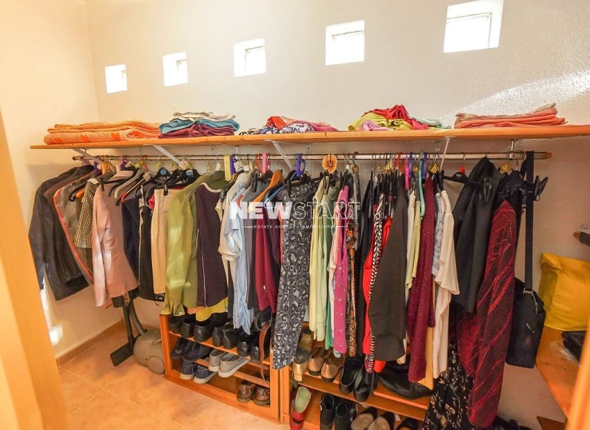 2 makuuhuone Huvila myytävänä paikassa La Marina mukana 
autotalli - 199 950 € (Ref: 9761496)