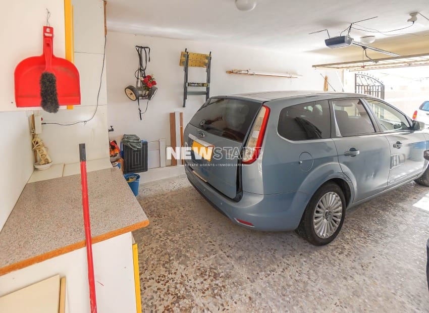 2 makuuhuone Huvila myytävänä paikassa La Marina mukana 
autotalli - 199 950 € (Ref: 9761496)