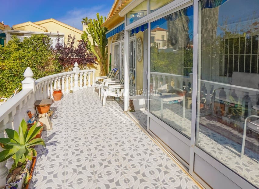 2 makuuhuone Huvila myytävänä paikassa La Marina mukana 
autotalli - 199 950 € (Ref: 9761496)