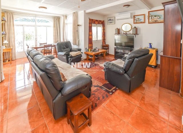 2 makuuhuone Huvila myytävänä paikassa La Marina, Elche / Elx mukana 
autotalli - 199 950 € (Ref: 9761496)