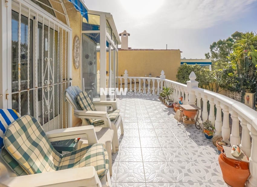 2 makuuhuone Huvila myytävänä paikassa La Marina mukana 
autotalli - 199 950 € (Ref: 9761496)