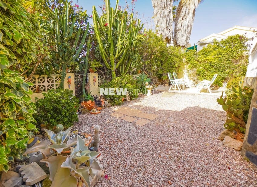 2 makuuhuone Huvila myytävänä paikassa La Marina mukana 
autotalli - 199 950 € (Ref: 9761496)