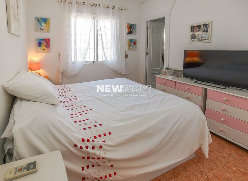 3 makuuhuone Paritalo myytävänä paikassa La Marina mukana uima-altaan - 185 000 € (Ref: 9778623)