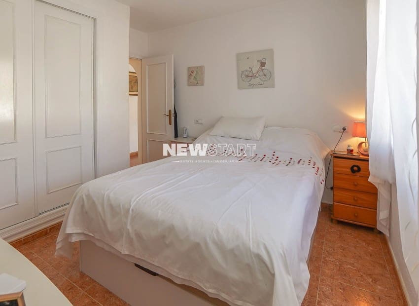 3 makuuhuone Paritalo myytävänä paikassa La Marina mukana uima-altaan - 185 000 € (Ref: 9778623)