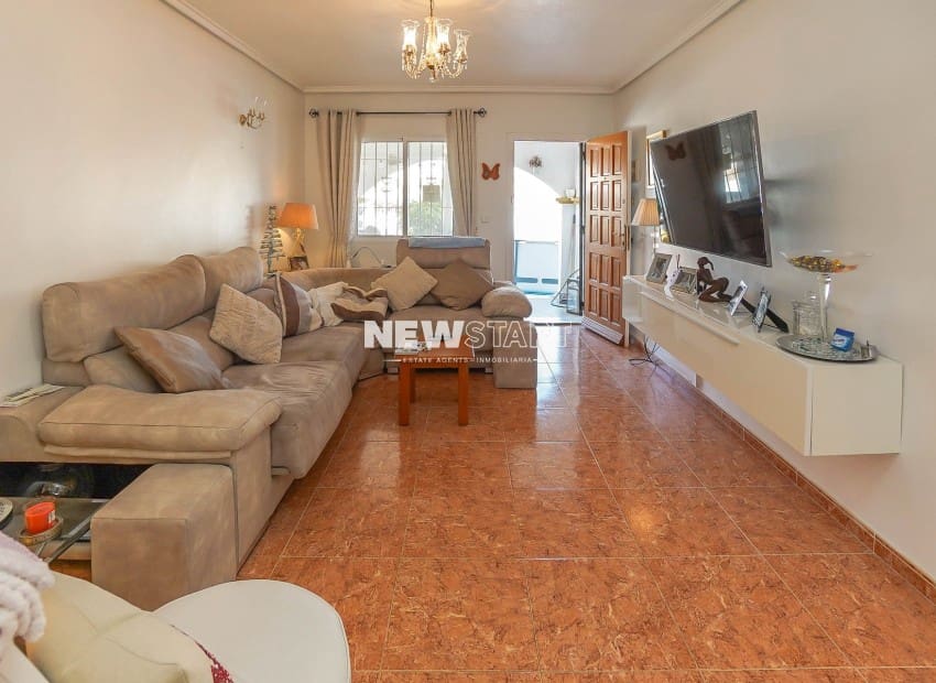 3 makuuhuone Paritalo myytävänä paikassa La Marina mukana uima-altaan - 185 000 € (Ref: 9778623)