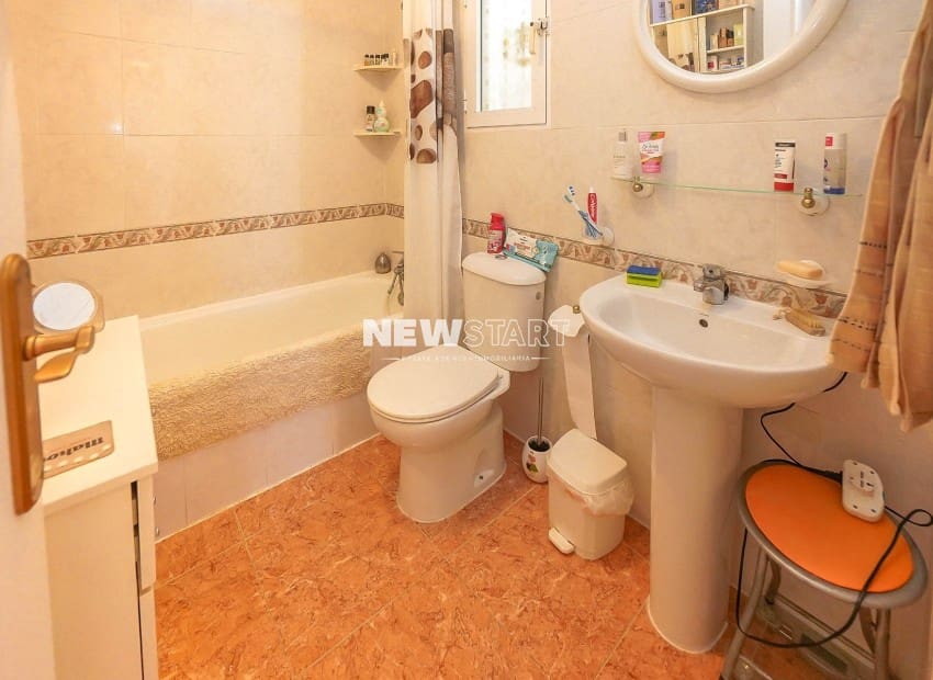 3 makuuhuone Paritalo myytävänä paikassa La Marina mukana uima-altaan - 185 000 € (Ref: 9778623)