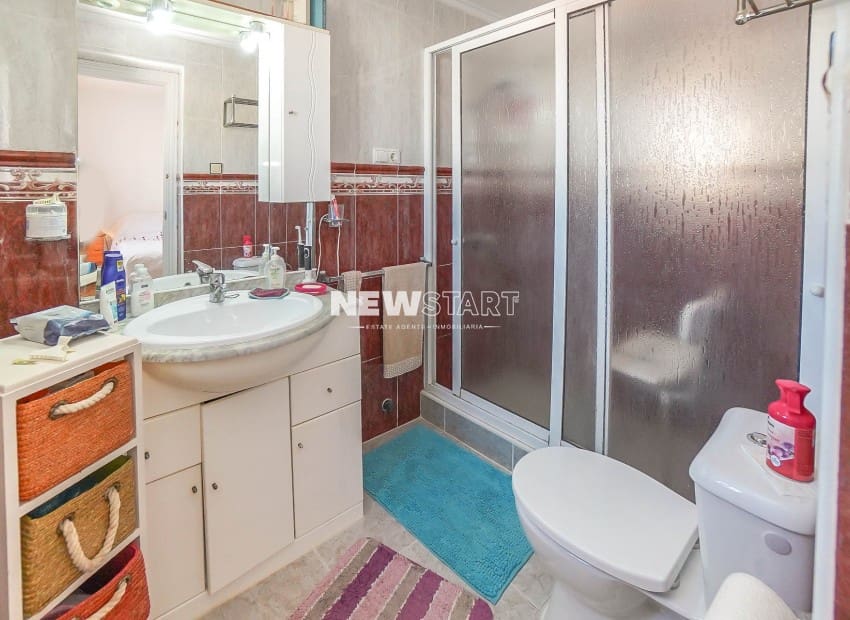 3 makuuhuone Paritalo myytävänä paikassa La Marina mukana uima-altaan - 185 000 € (Ref: 9778623)